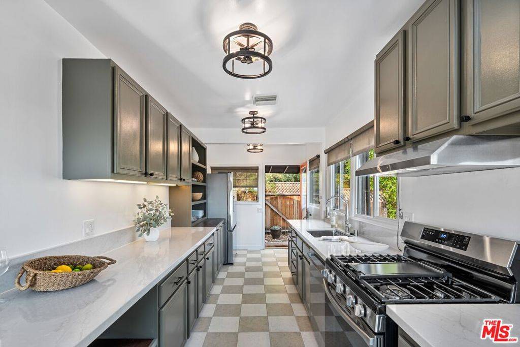 Los Angeles, CA 90042,5318 Raber ST