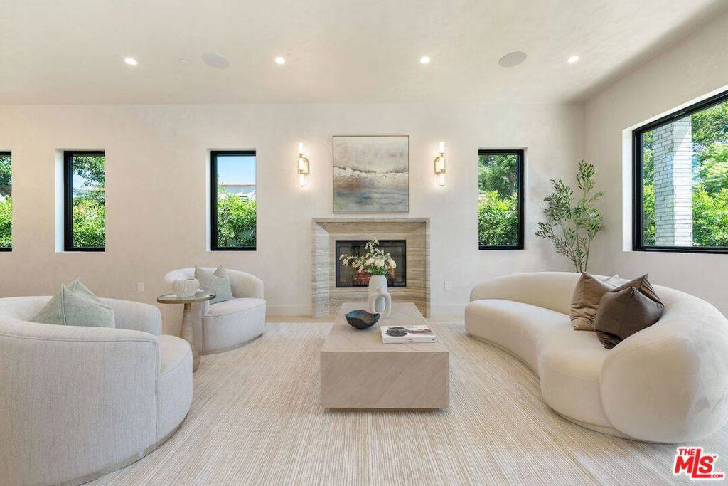 Sherman Oaks, CA 91423,4273 Murietta AVE