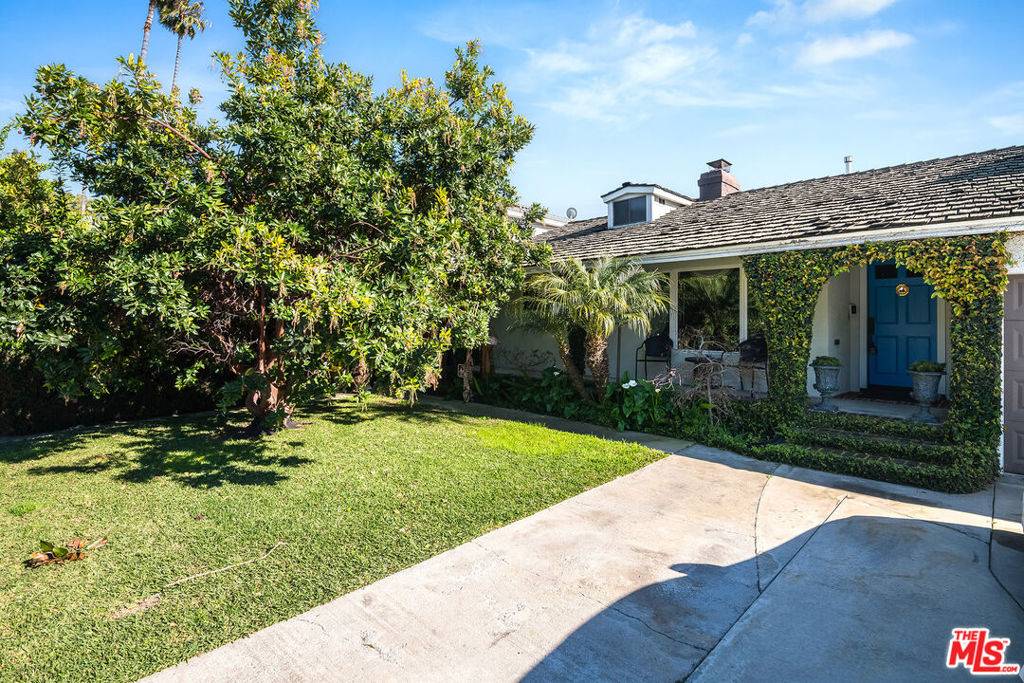 Toluca Lake, CA 91602,10530 Moorpark ST