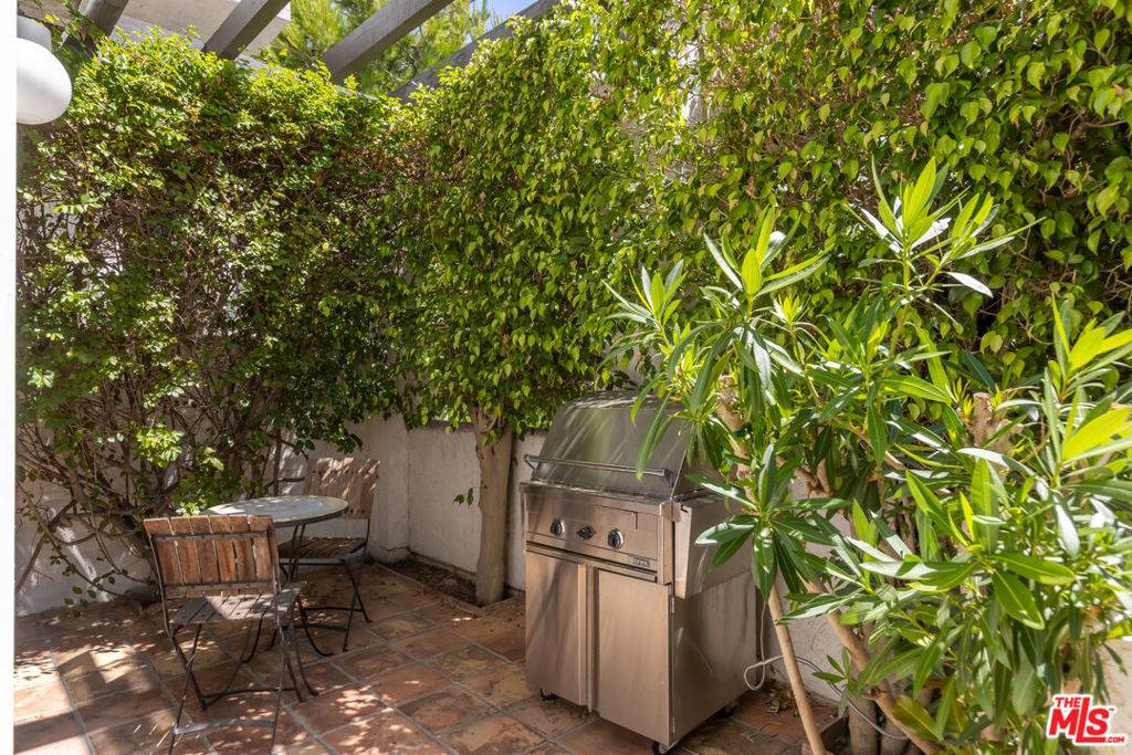 Pacific Palisades, CA 90272,1541 Palisades DR