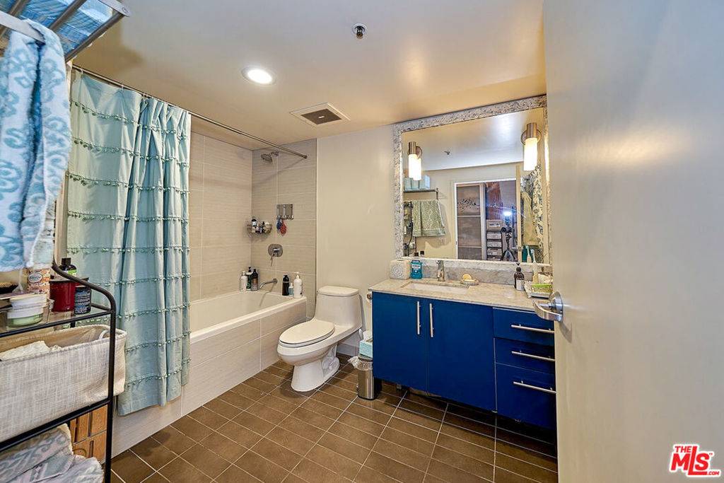 Los Angeles, CA 90013,530 S Hewitt ST #326