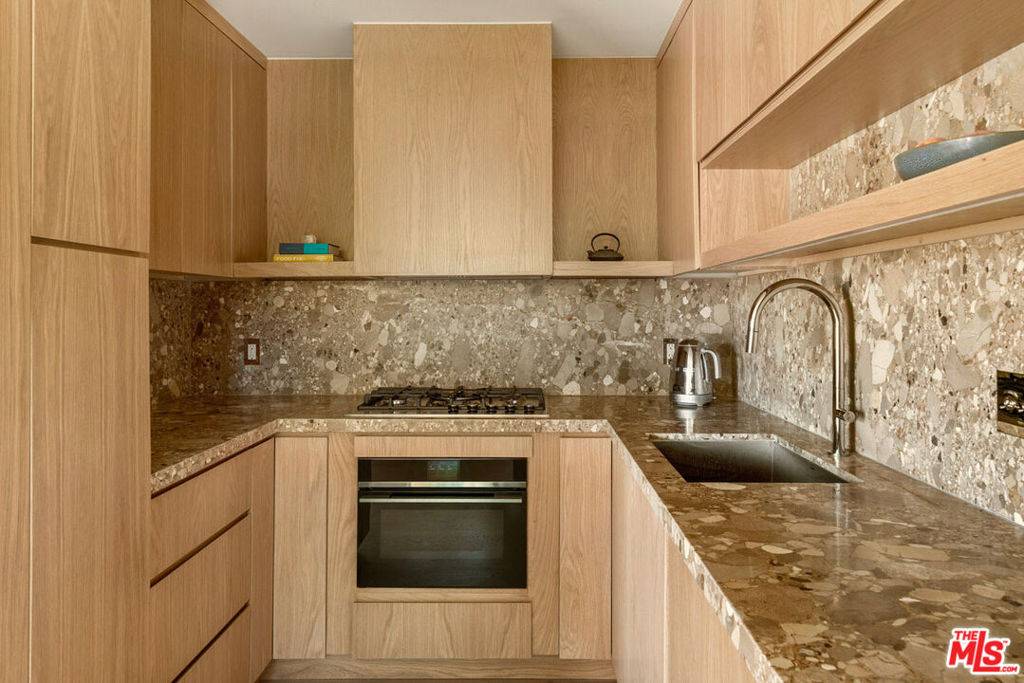 West Hollywood, CA 90069,9061 Keith AVE #307
