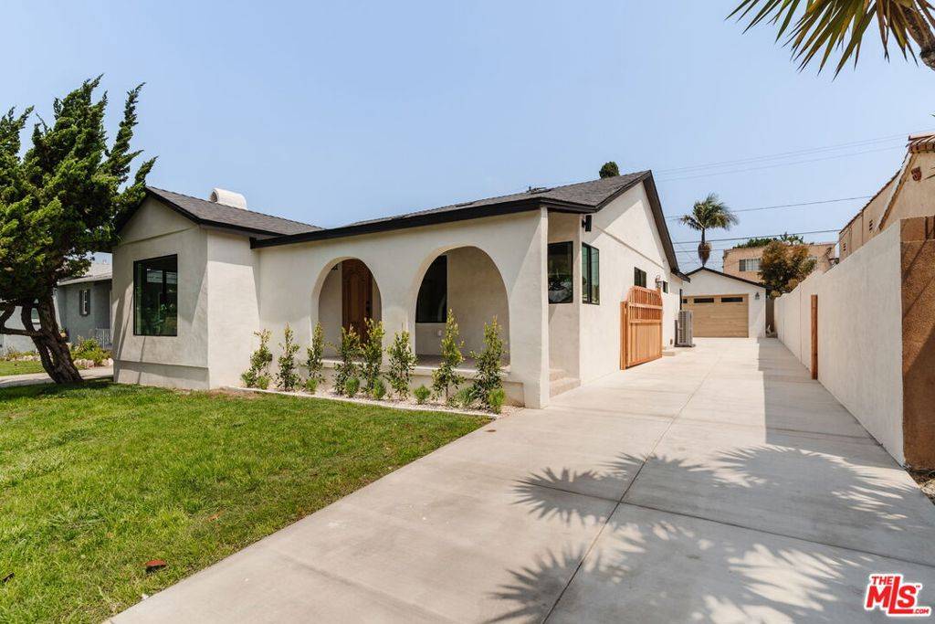Inglewood, CA 90302,445 W Fairview BLVD