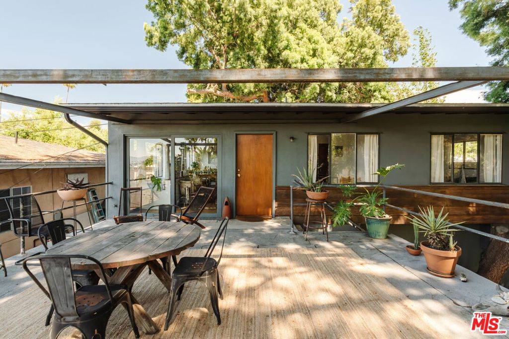 Los Angeles, CA 90004,532 N Virgil AVE