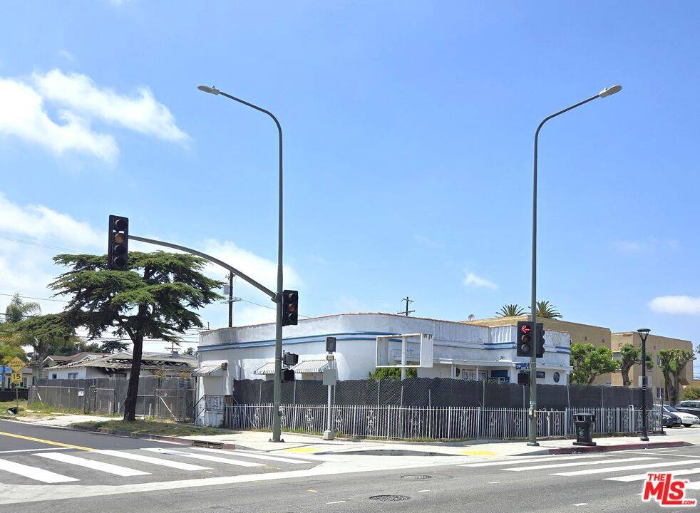 Los Angeles, CA 90043,5879 Crenshaw BLVD