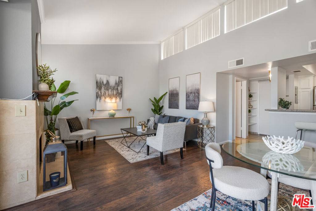 Encino, CA 91316,5325 Newcastle AVE #327