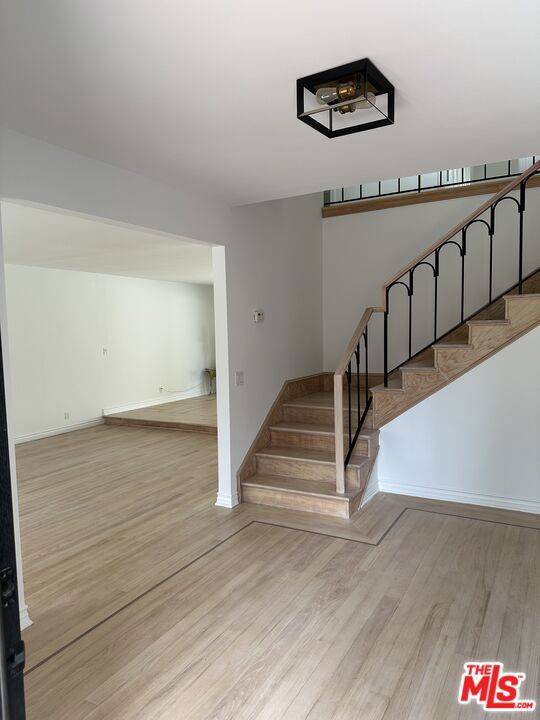 Beverly Hills, CA 90210,9781 Blantyre DR