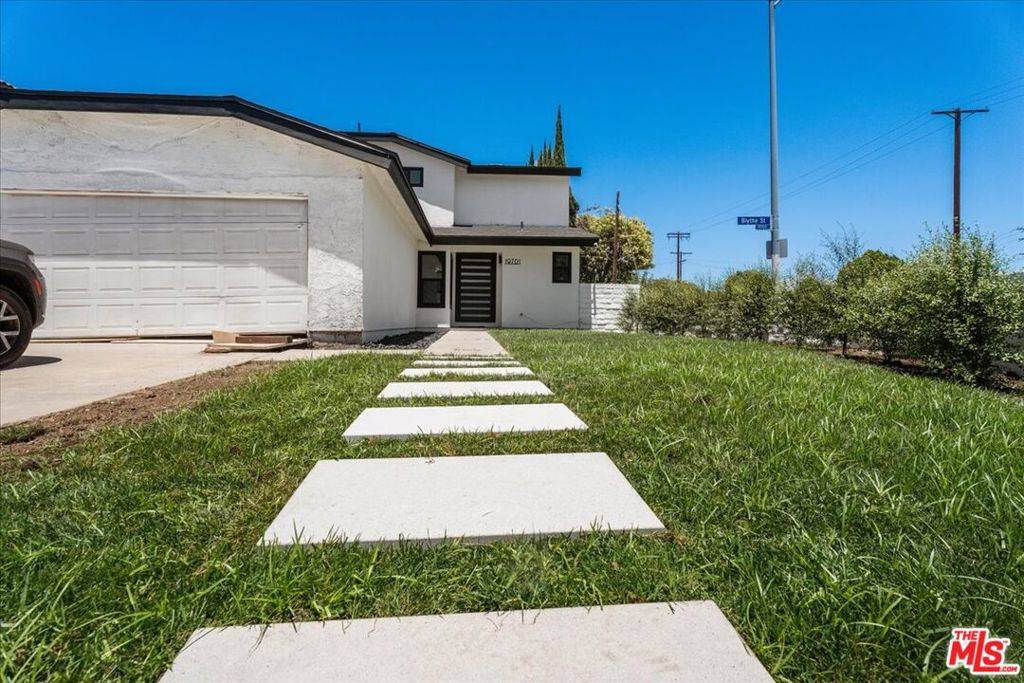 Winnetka, CA 91306,19701 Blythe ST