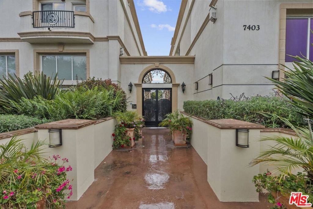 Los Angeles, CA 90045,7403 S Sepulveda BLVD #108