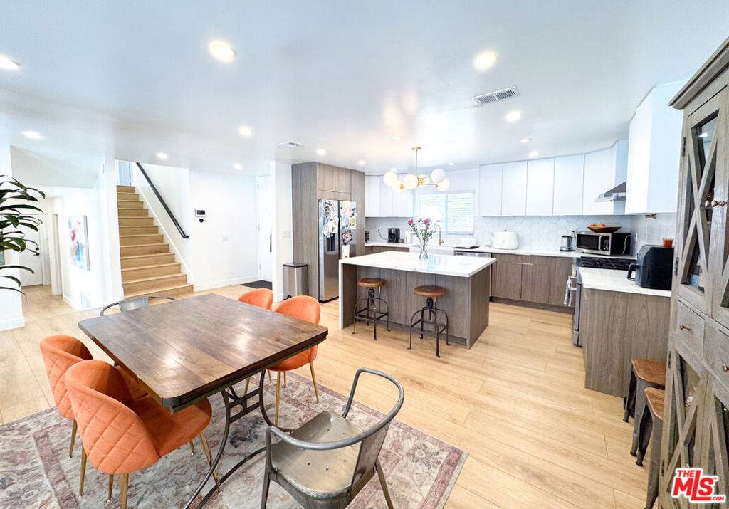 Woodland Hills, CA 91364,4327 Cezanne AVE