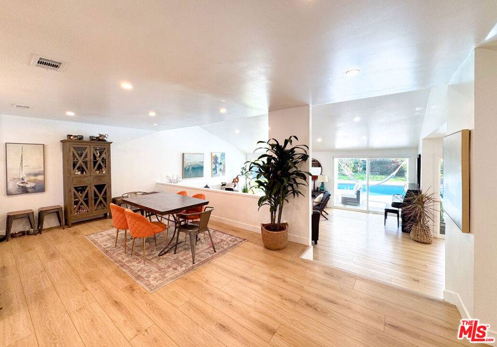 Woodland Hills, CA 91364,4327 Cezanne AVE