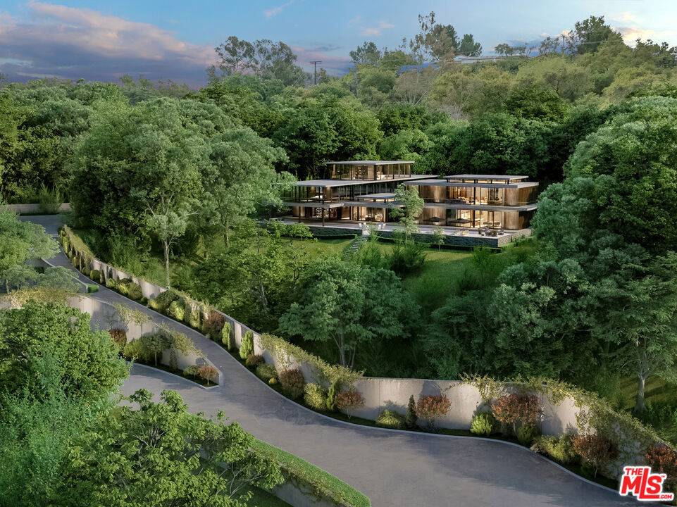 CA 90210,13511 Mulholland DR