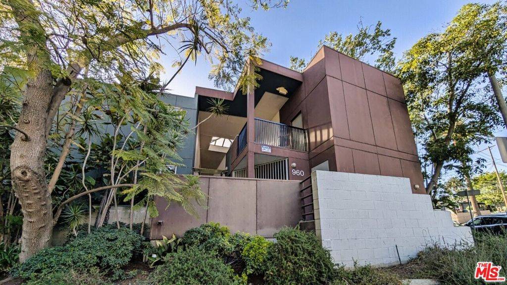Los Angeles, CA 90029,960 Sanborn AVE #3