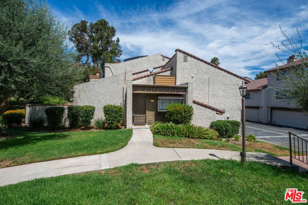 Woodland Hills, CA 91367,5800 Owensmouth AVE #25