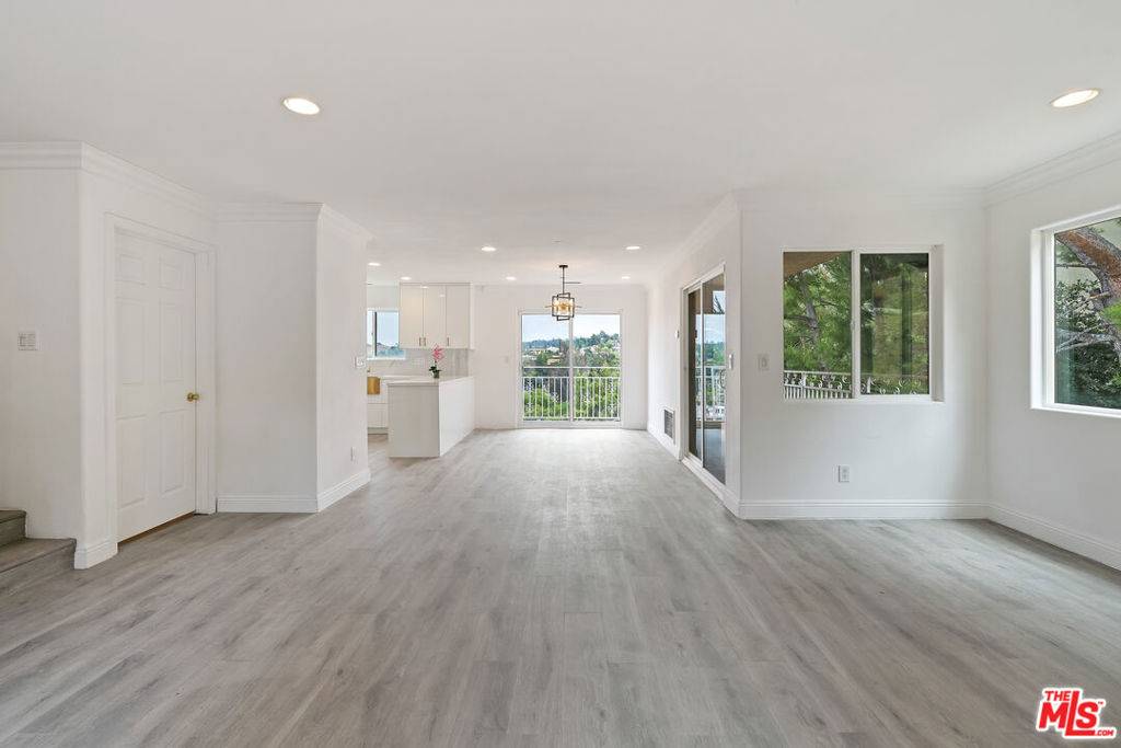 Woodland Hills, CA 91364,5310 Medina RD