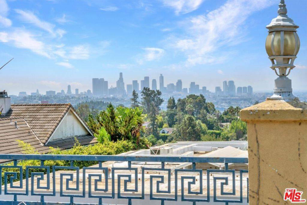 Los Angeles, CA 90027,5222 Los Franciscos WAY