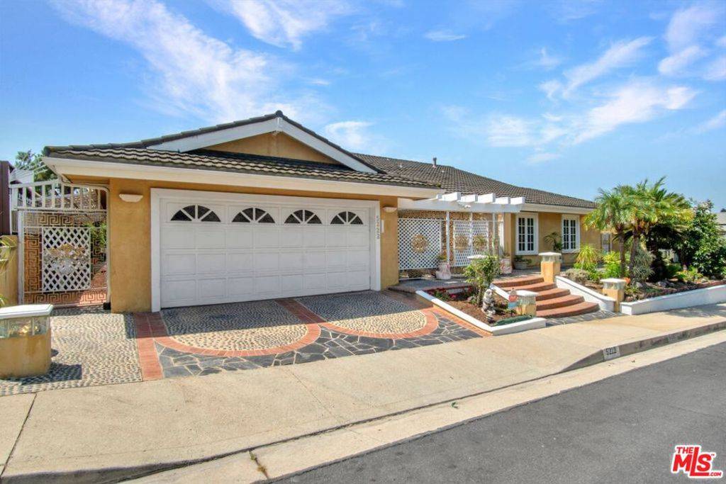 Los Angeles, CA 90027,5222 Los Franciscos WAY