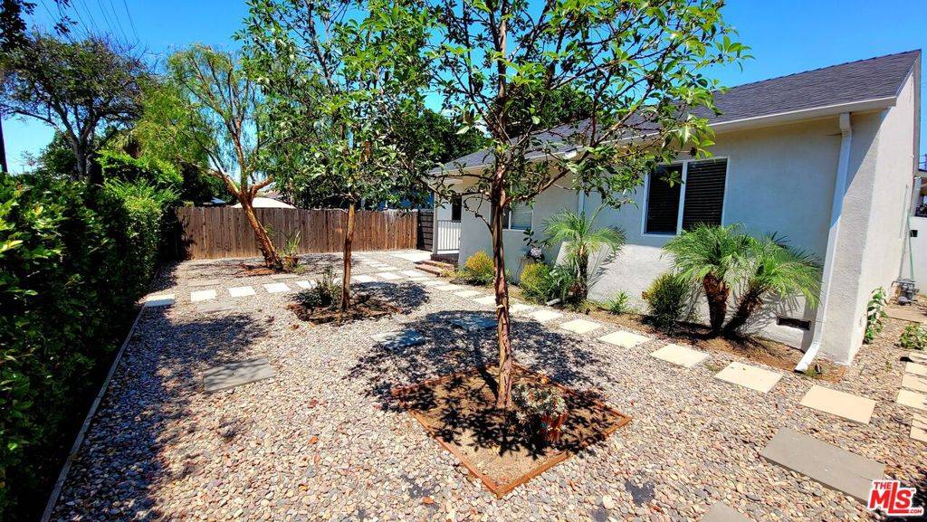 Encino, CA 91316,17629 Burbank BLVD