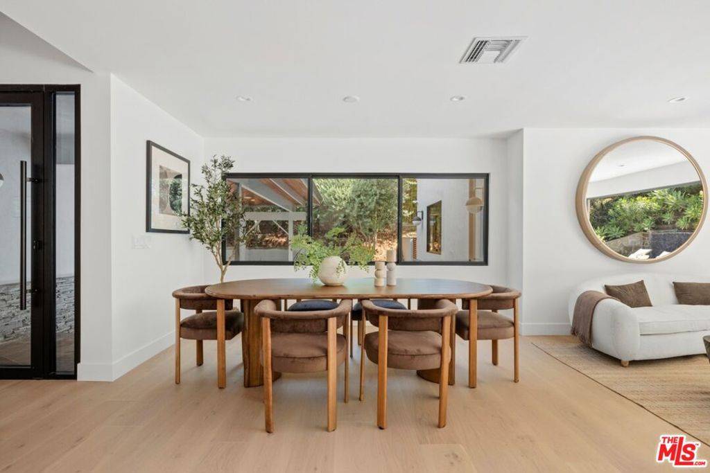 Los Angeles, CA 90046,2716 Laurel PASS