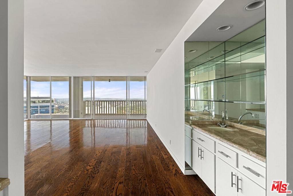 West Hollywood, CA 90069,9255 Doheny RD #1606