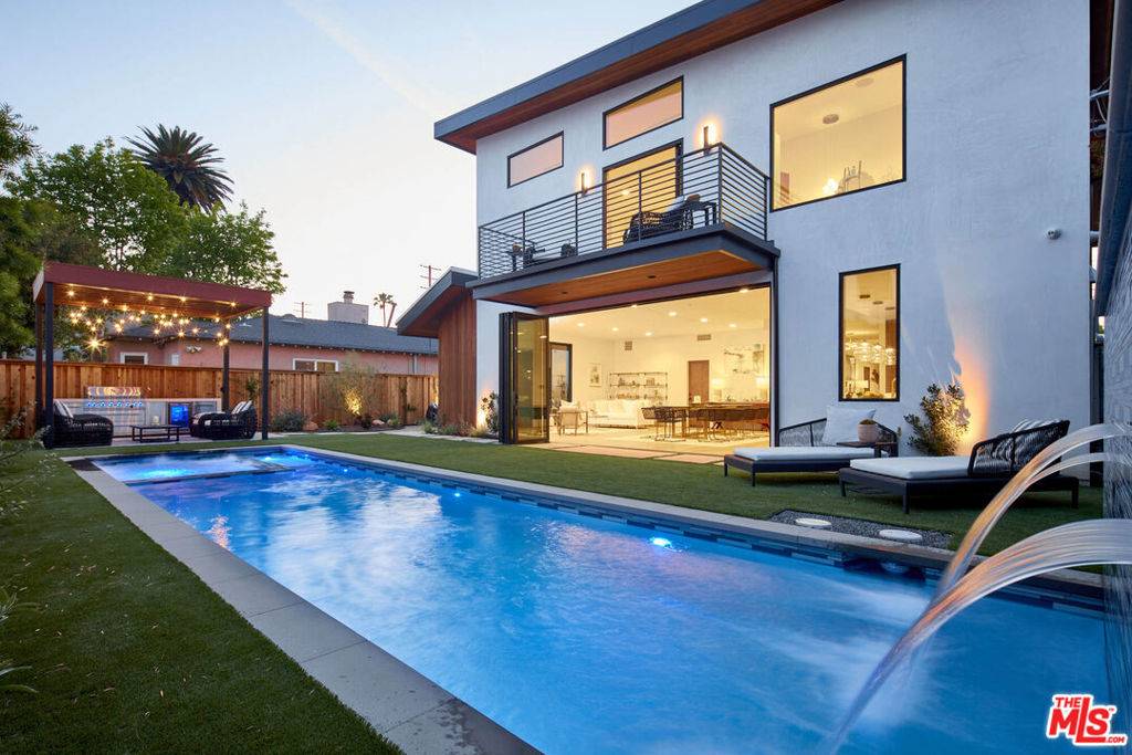 Venice, CA 90291,1390 Palms BLVD