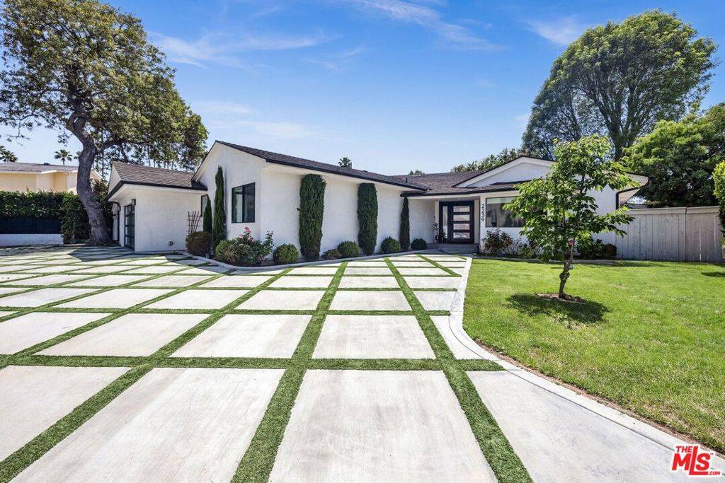 Los Angeles, CA 90077,2239 Stradella RD