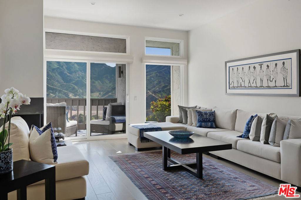 Pacific Palisades, CA 90272,1774 Palisades DR