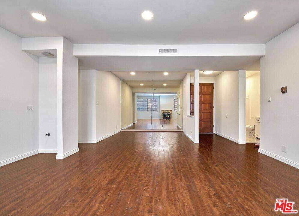 Los Angeles, CA 90027,3315 Griffith Park BLVD #101