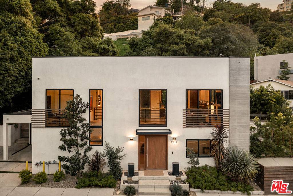 Los Angeles, CA 90046,8446 Kirkwood DR