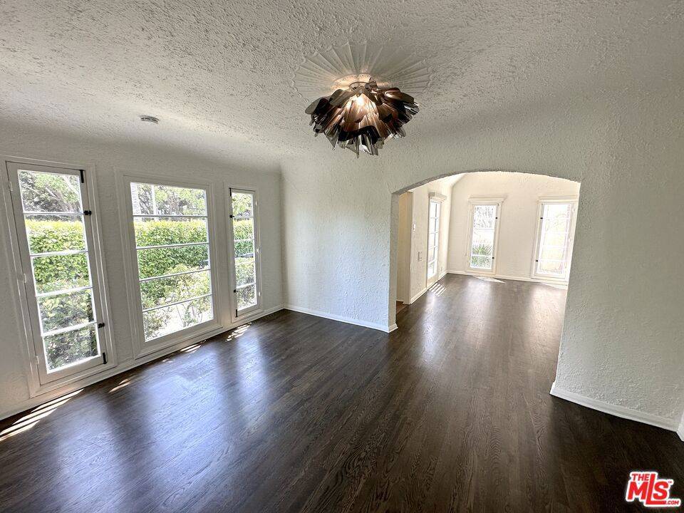 West Hollywood, CA 90048,9019 Rosewood AVE