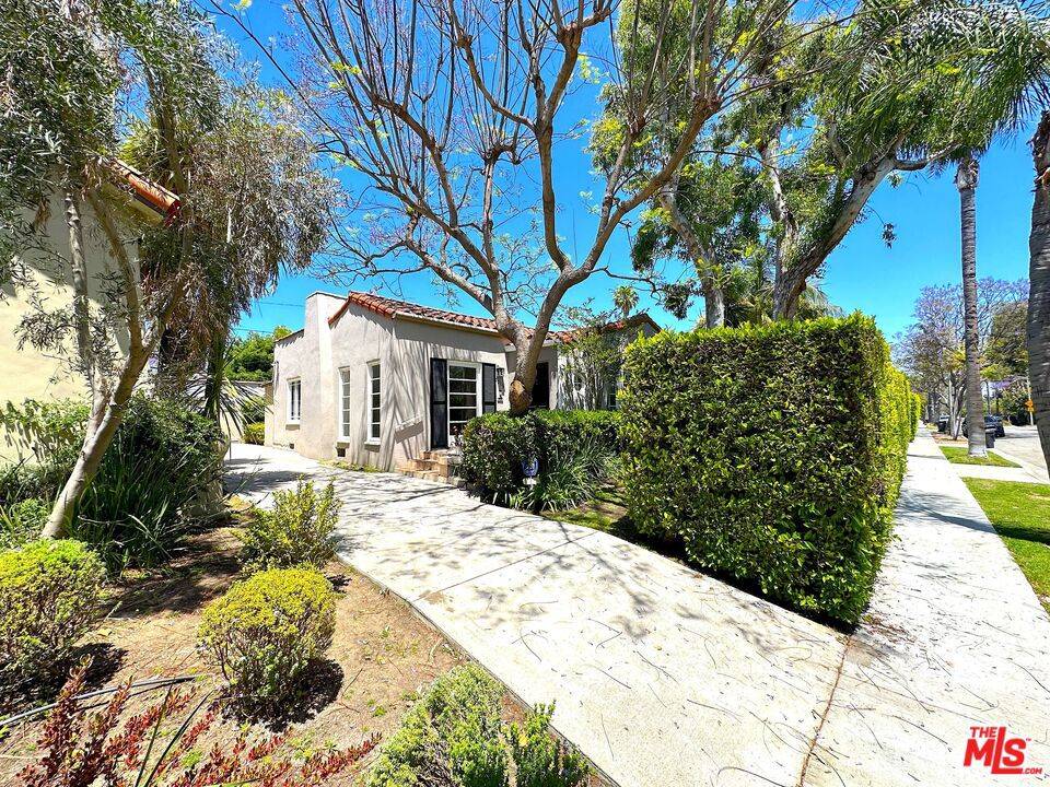 West Hollywood, CA 90048,9019 Rosewood AVE