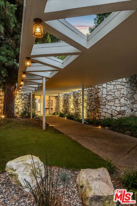 Beverly Hills, CA 90210,1010 N Rexford DR