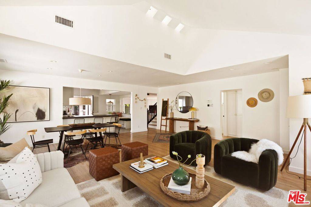 Los Angeles, CA 90066,12518 Everglade ST