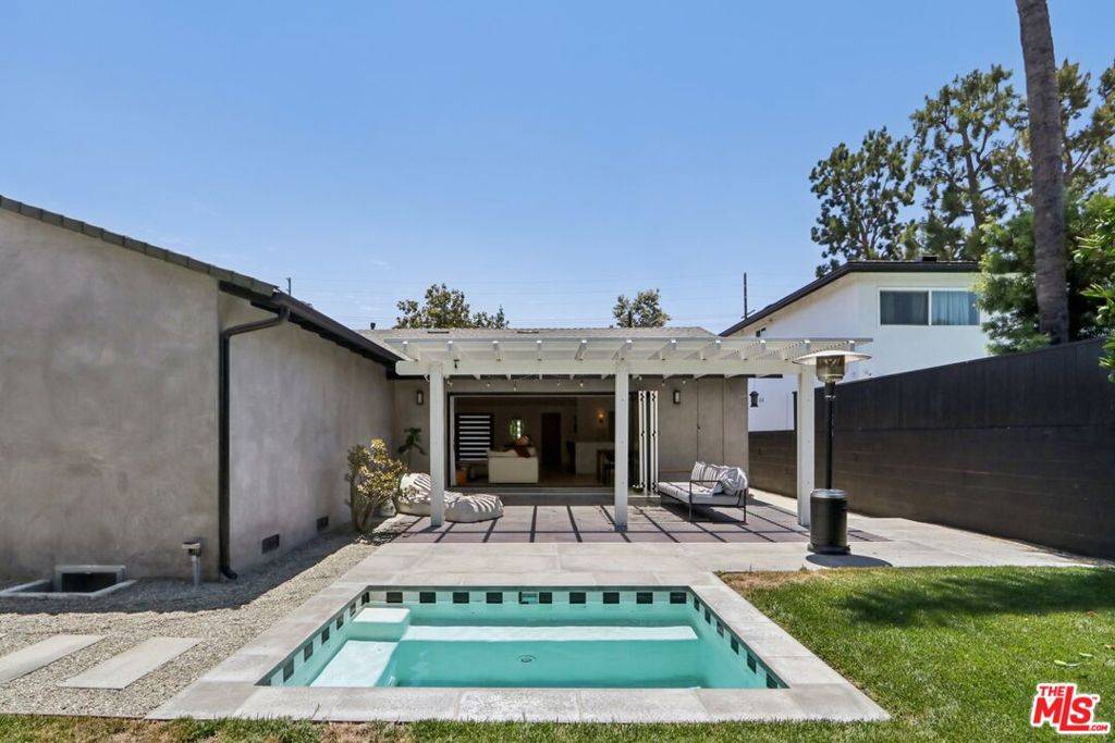 Sherman Oaks, CA 91423,13117 Magnolia BLVD