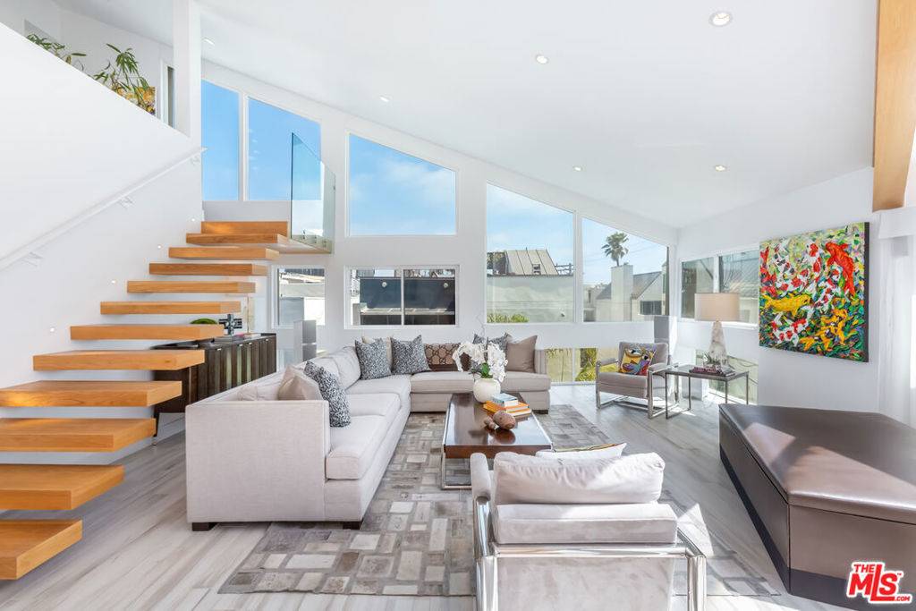 Marina Del Rey, CA 90292,18 Union Jack ST #302