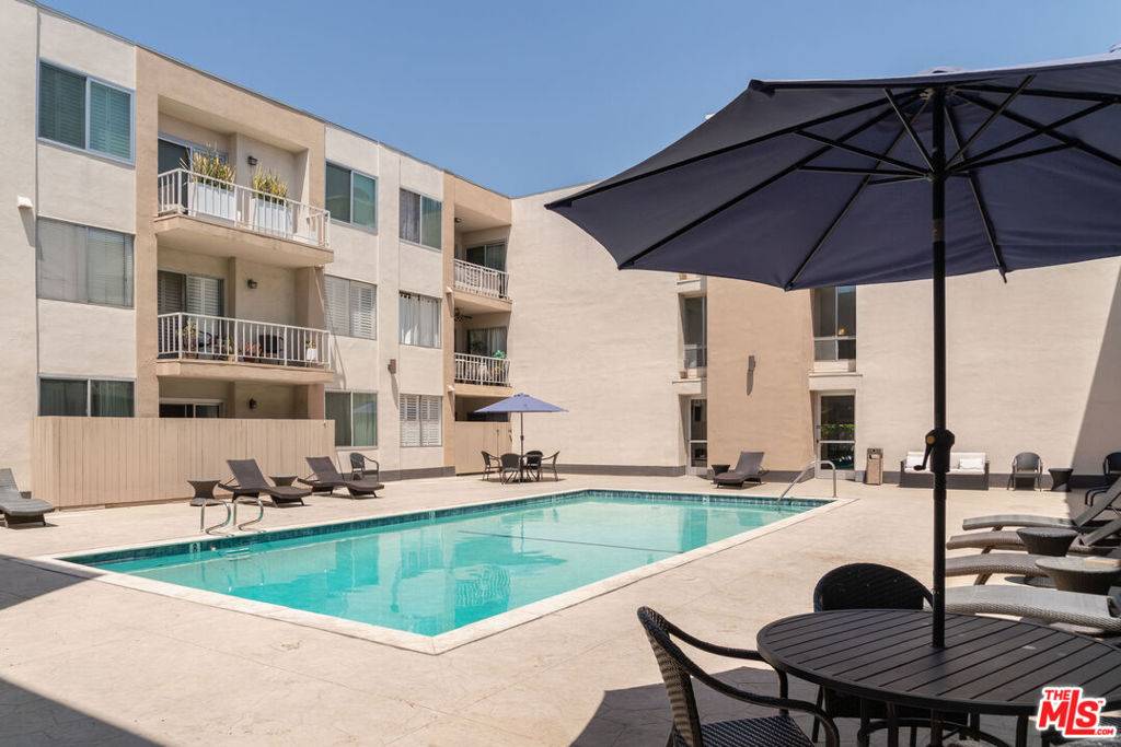 West Hollywood, CA 90069,927 N Kings RD #303
