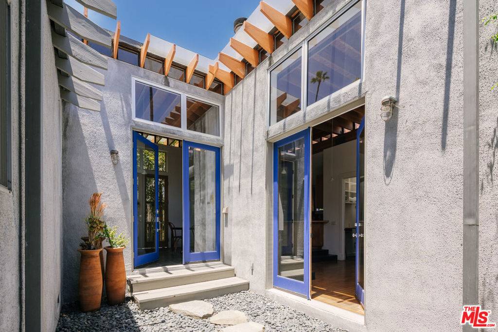 Venice, CA 90291,803 Boccaccio