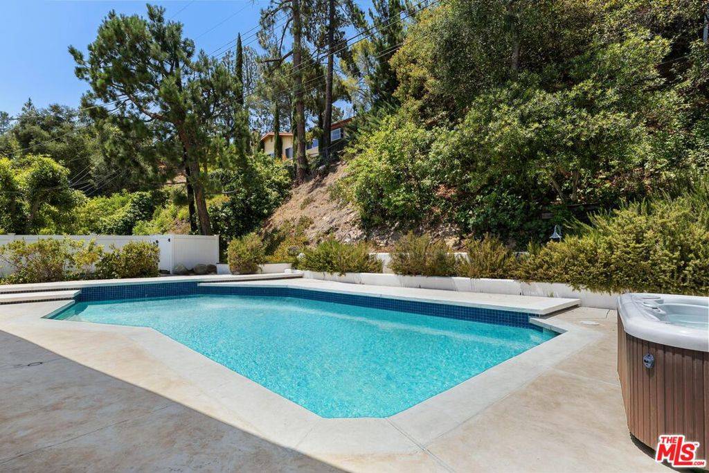 Los Angeles, CA 90077,15515 Hamner DR