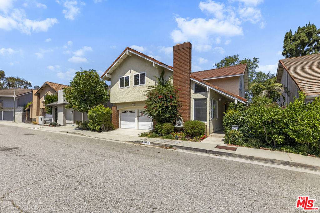 Los Angeles, CA 90077,10211 Clematis CT