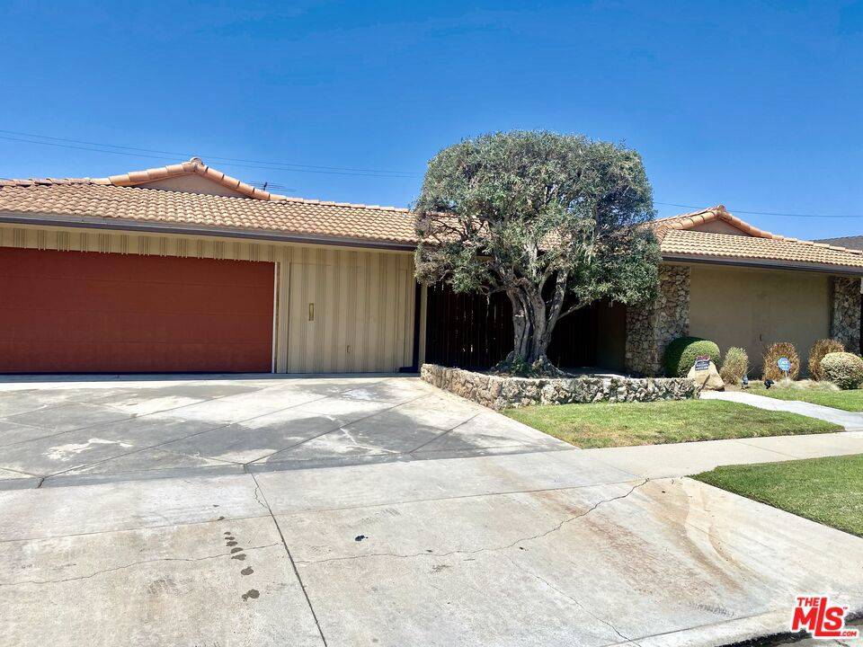 Los Angeles, CA 90056,6633 S Sherbourne DR