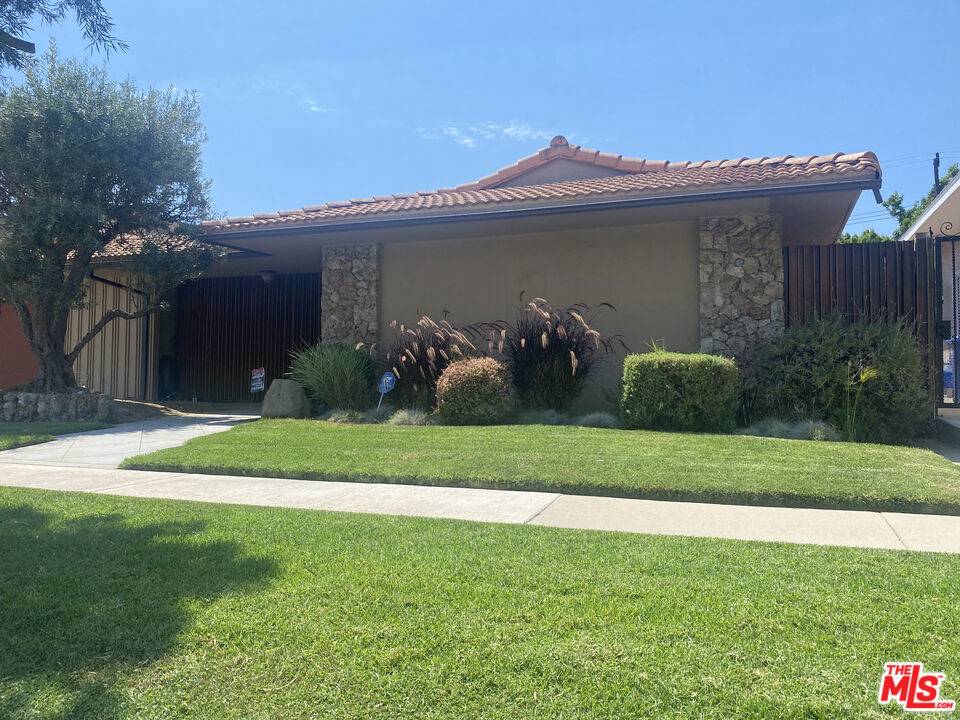 Los Angeles, CA 90056,6633 S Sherbourne DR