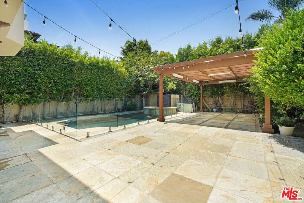 Beverly Hills, CA 90211,219 S Willaman DR