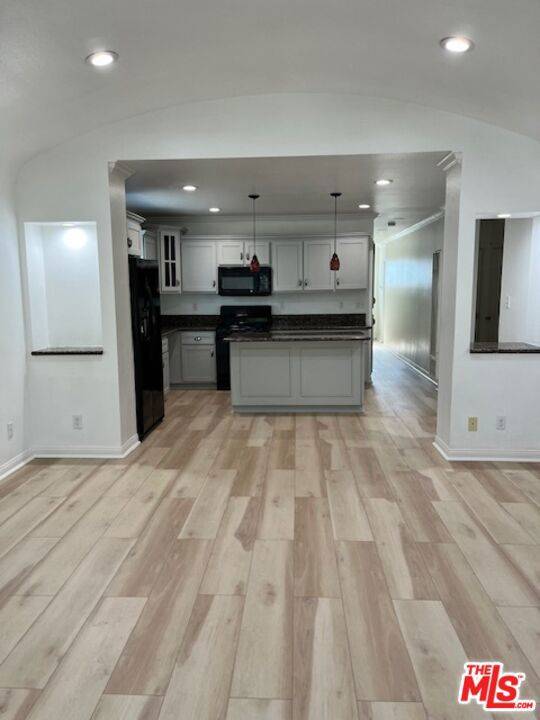 Los Angeles, CA 90043,5851 7th AVE