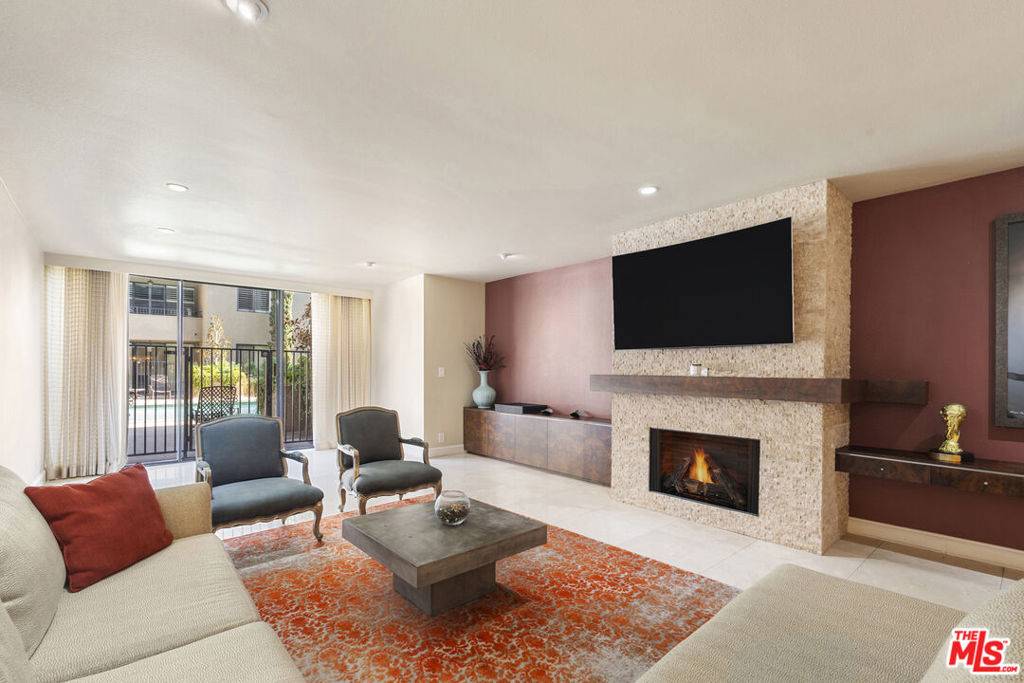 West Hollywood, CA 90069,8455 Fountain AVE #419