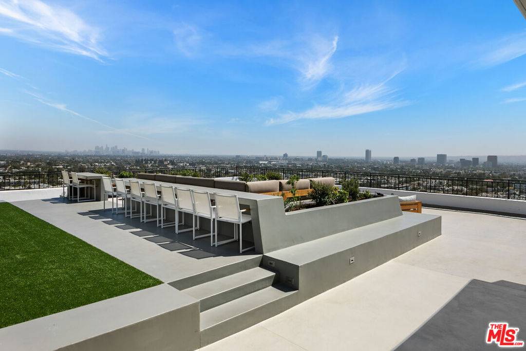 West Hollywood, CA 90069,1100 Alta Loma RD #1502