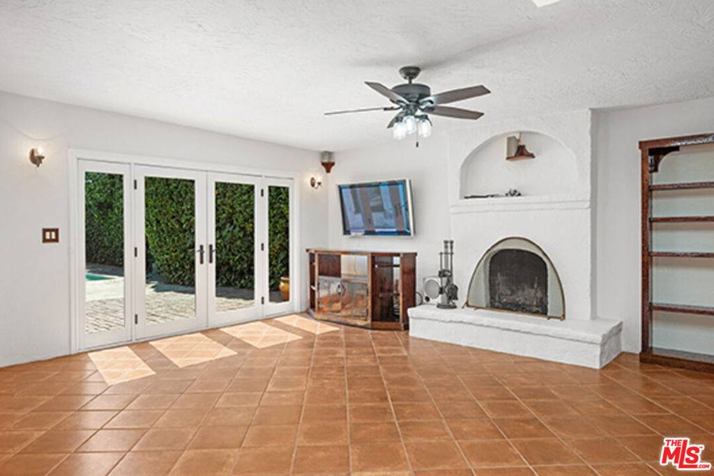 Van Nuys, CA 91405,6634 Cantaloupe AVE