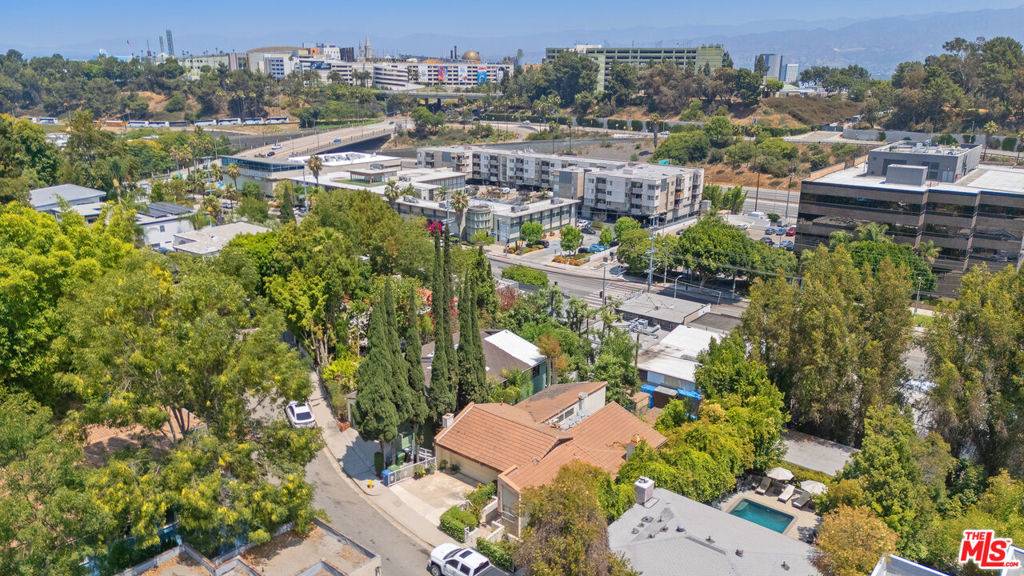 Los Angeles, CA 90068,3334 Oak Glen DR
