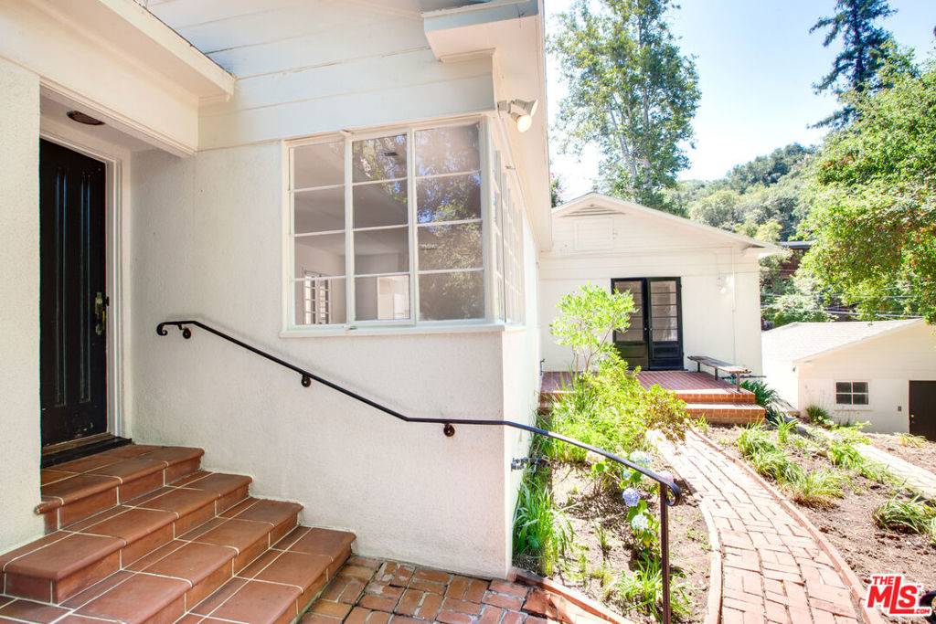 Los Angeles, CA 90077,10321 Chrysanthemum LN