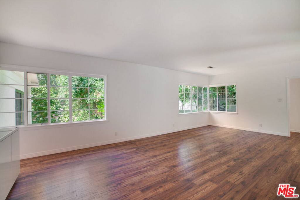Los Angeles, CA 90077,10321 Chrysanthemum LN