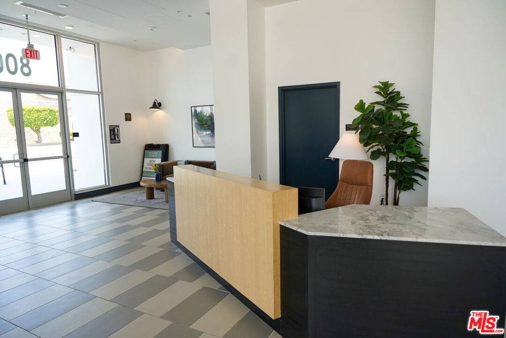 Los Angeles, CA 90005,800 Western Avenue #241